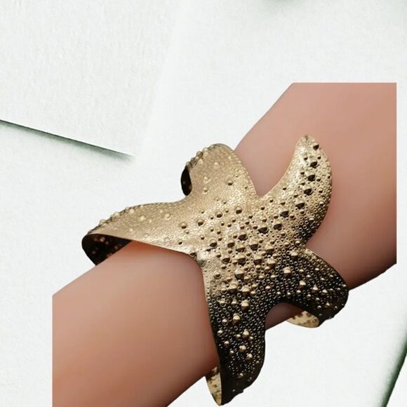 GOLDTONE STARFISH BANGLE  - Picture 2 of 5